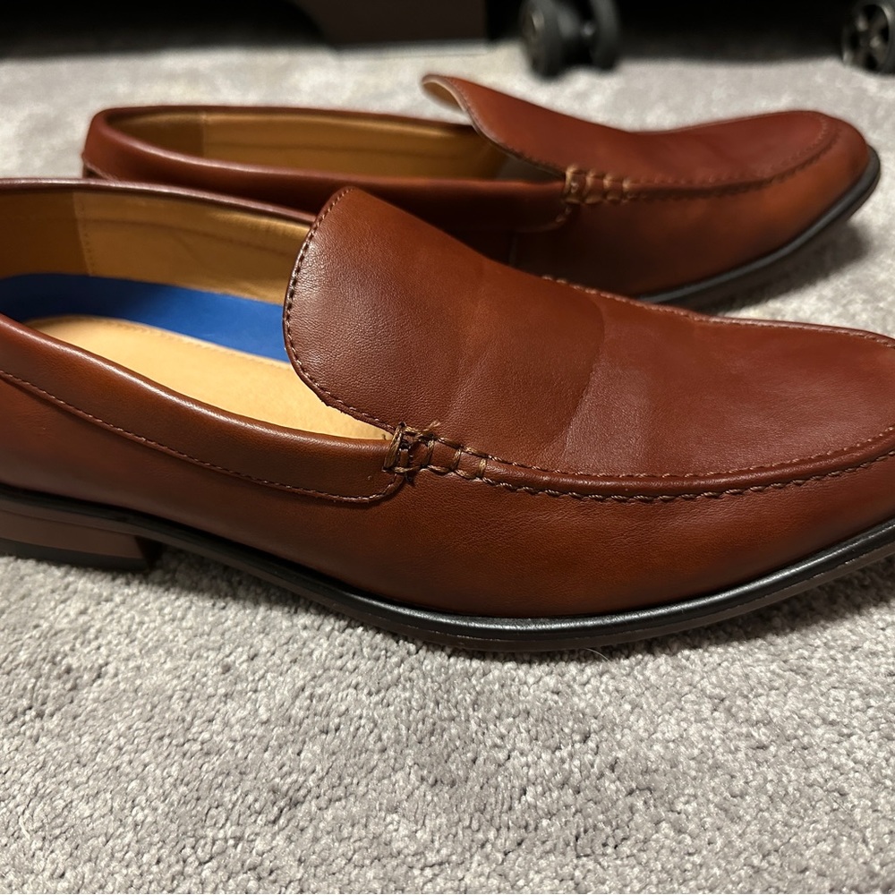 (Men’s) Nine West tan loafers